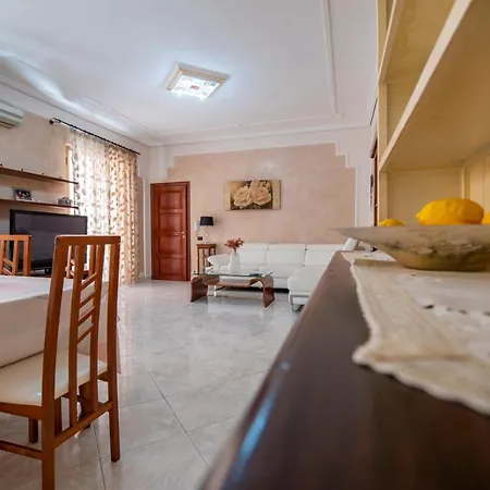 Casa Del Mandorlo * أفولا